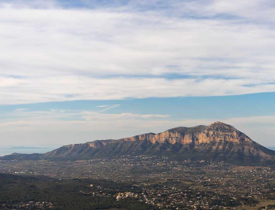 Donde nace el viento: el Montgó y las historias que guarda Donde nace el viento: el Montgó y las historias que guarda