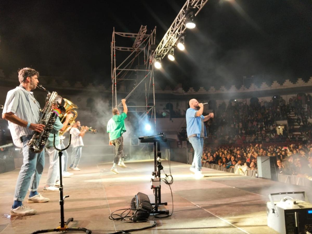 Una Plaça de Bous plena consagra el mite de La Fúmiga a Ondara