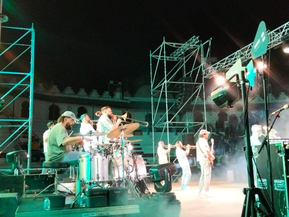 Una Plaça de Bous plena consagra el mite de La Fúmiga a Ondara