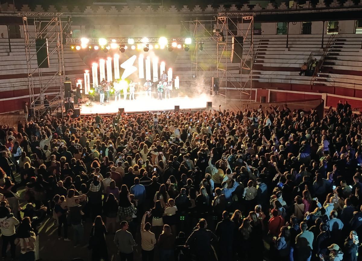 Ramonets, Abril, La Fúmiga i un públic d'Ondara entregat