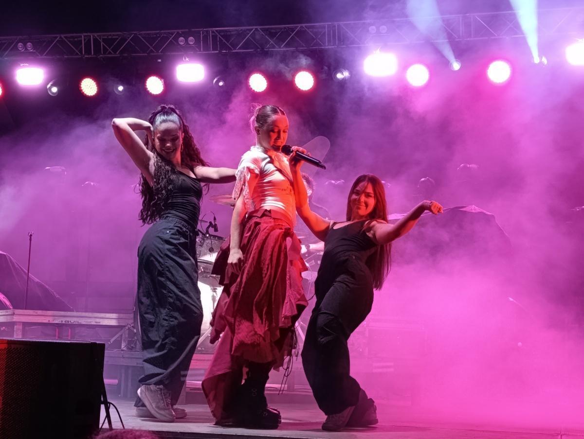 Ramonets, Abril, La Fúmiga i un públic d'Ondara entregat Ramonets, Abril, La Fúmiga i un públic d'Ondara entregat