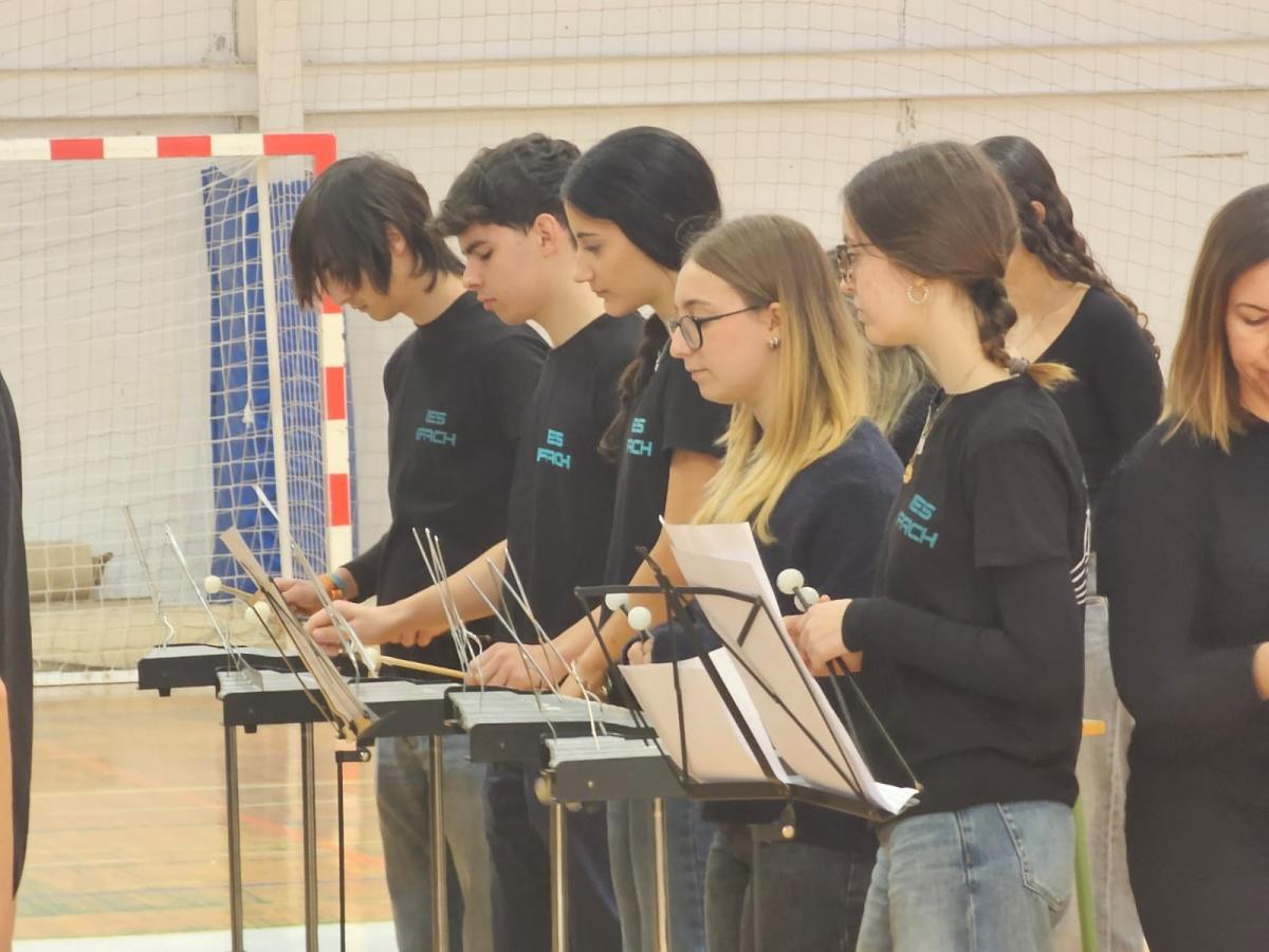 Calp conmemora el 25N con la implicación de los dos institutos del municipio Calp conmemora el 25N con la implicación de los dos institutos del municipio