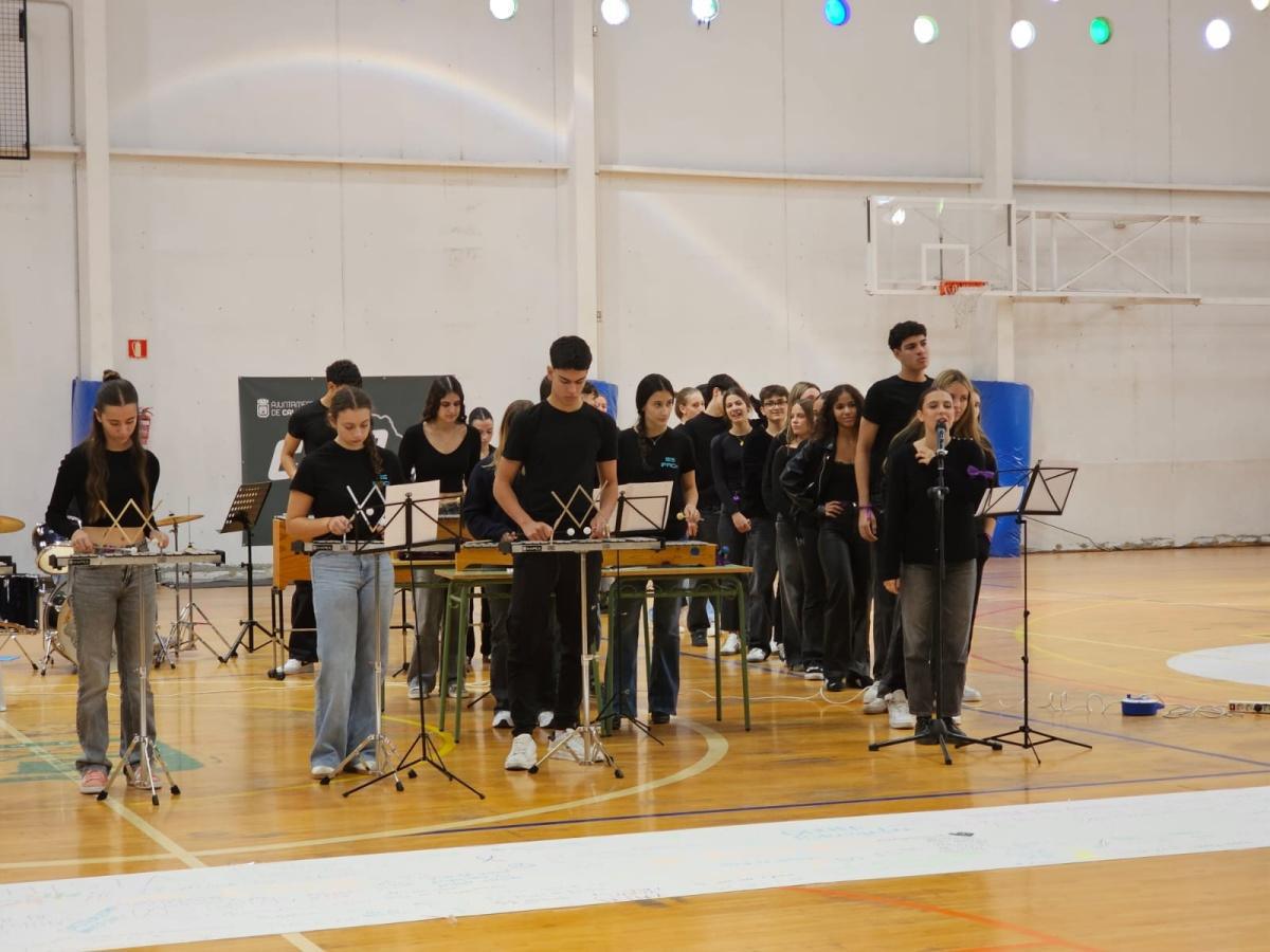 Calp conmemora el 25N con la implicación de los dos institutos del municipio