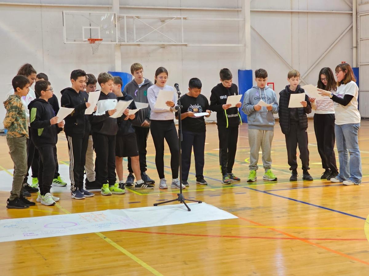 Calp conmemora el 25N con la implicación de los dos institutos del municipio