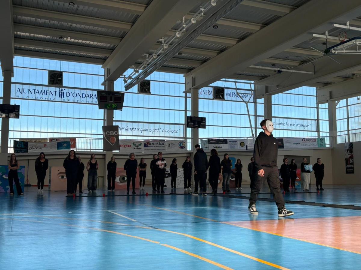 Ondara es mobilitza pel 25N amb art, consciència i un sentit homenatge a les víctimes Ondara es mobilitza pel 25N amb art, consciència i un sentit homenatge a les víctimes