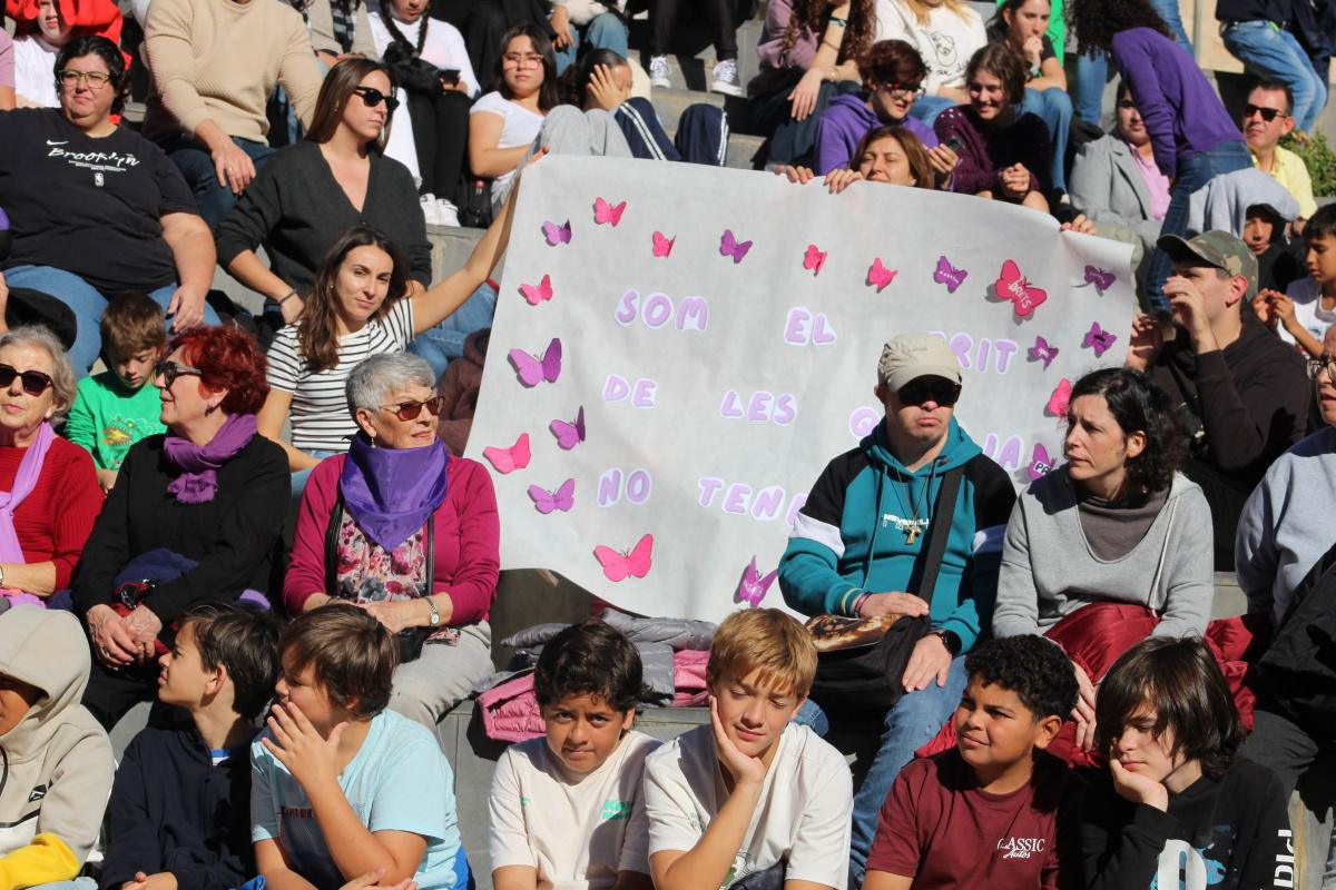 Dénia otorga la medalla de la Policía Local a la asociación de mujeres Matria Dénia otorga la medalla de la Policía Local a la asociación de mujeres Matria