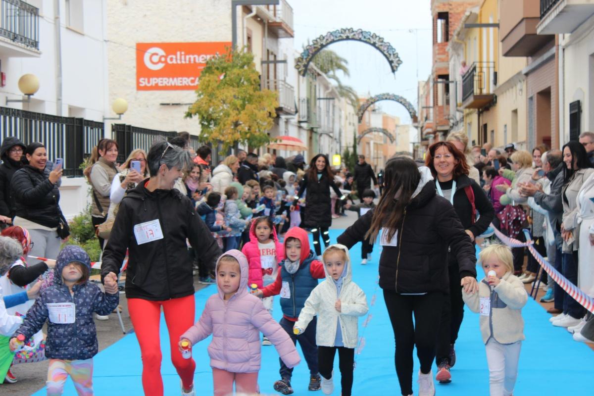 El colegio de Benitatxell reúne 2.500 € para Payasospital en su carrera solidaria El colegio de Benitatxell reúne 2.500 € para Payasospital en su carrera solidaria