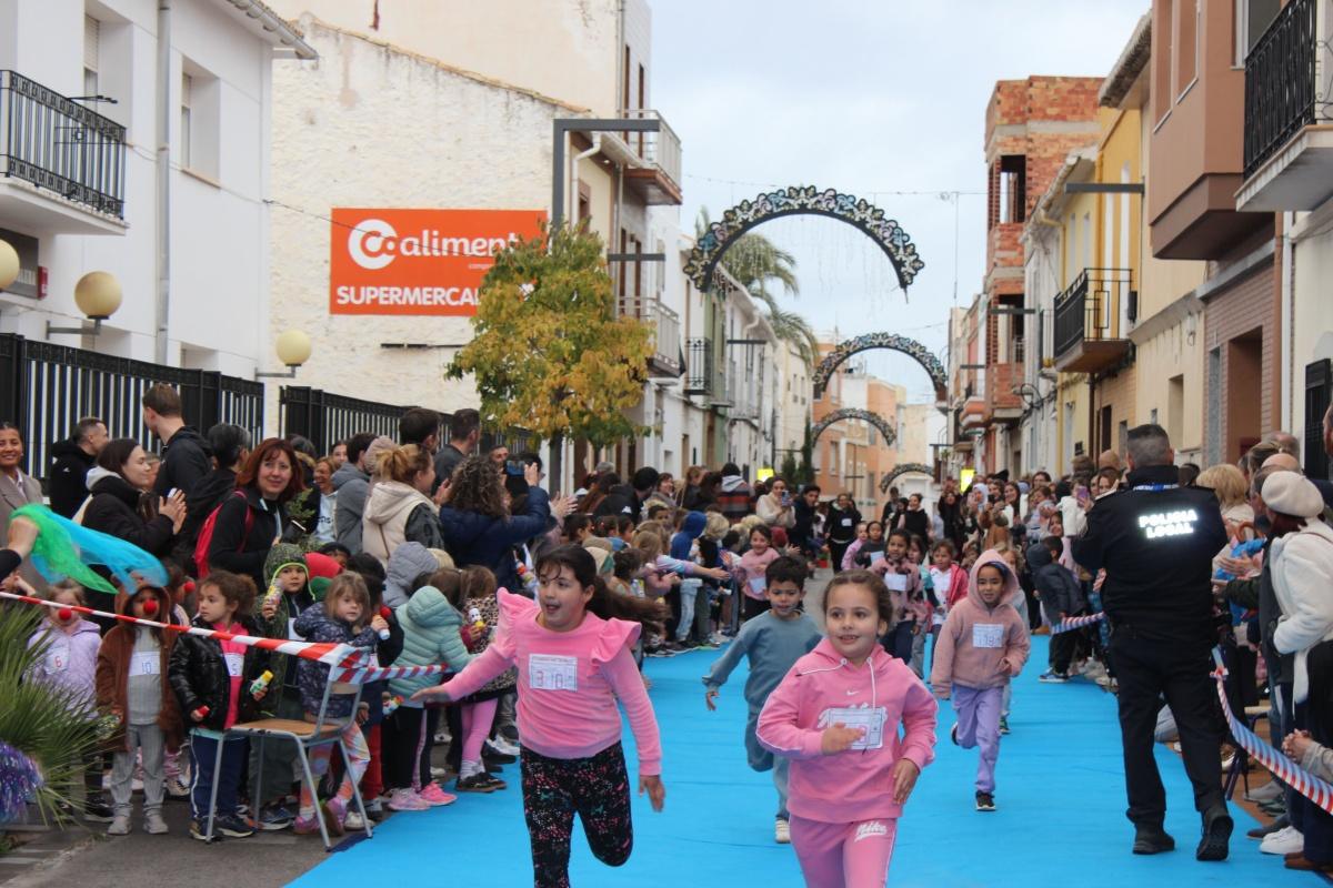 El colegio de Benitatxell reúne 2.500 € para Payasospital en su carrera solidaria El colegio de Benitatxell reúne 2.500 € para Payasospital en su carrera solidaria