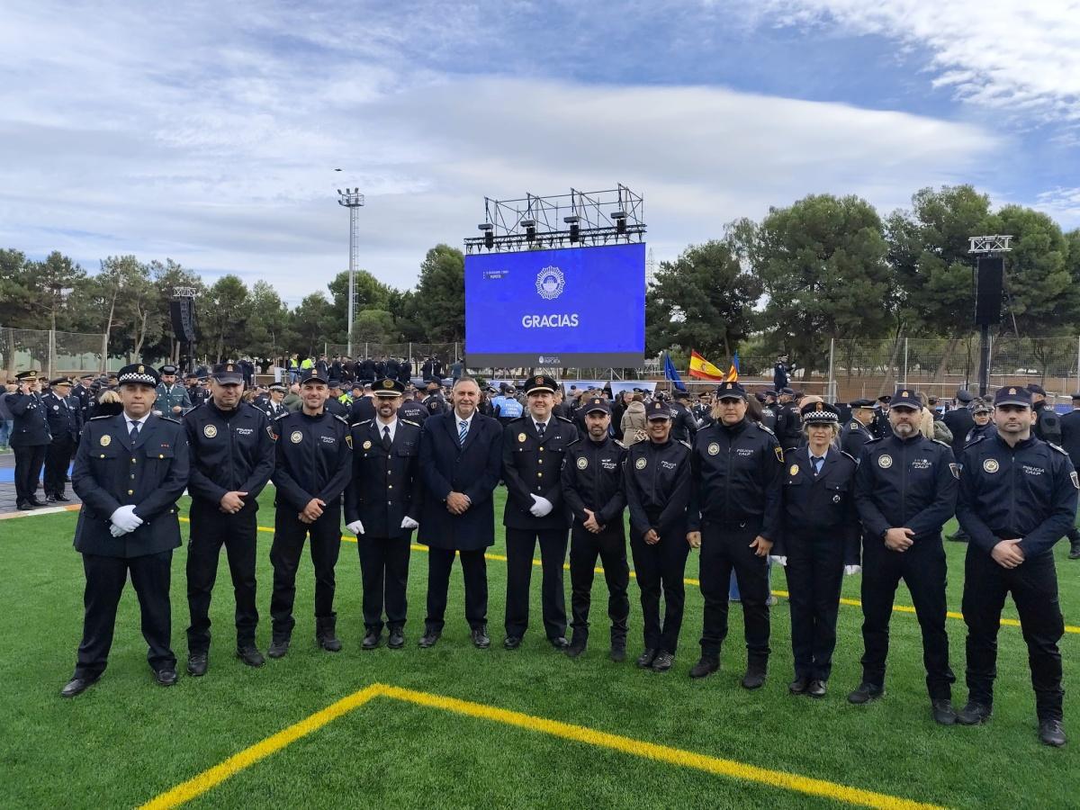 Paiporta distingue a 13 agentes de la Policía Local de Calp por su labor durante la DANA Paiporta distingue a 13 agentes de la Policía Local de Calp por su labor durante la DANA