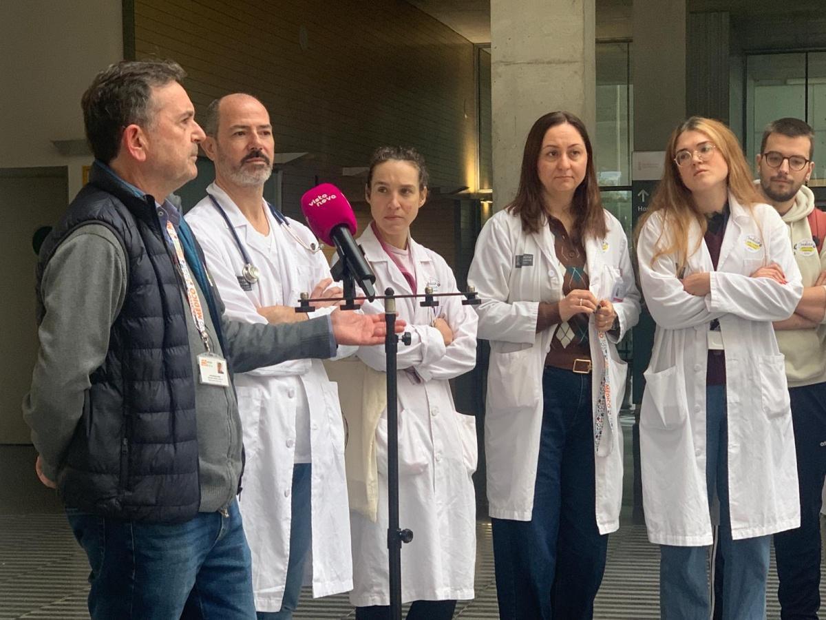 Concentración de médicos en Dénia por las mejoras del gremio