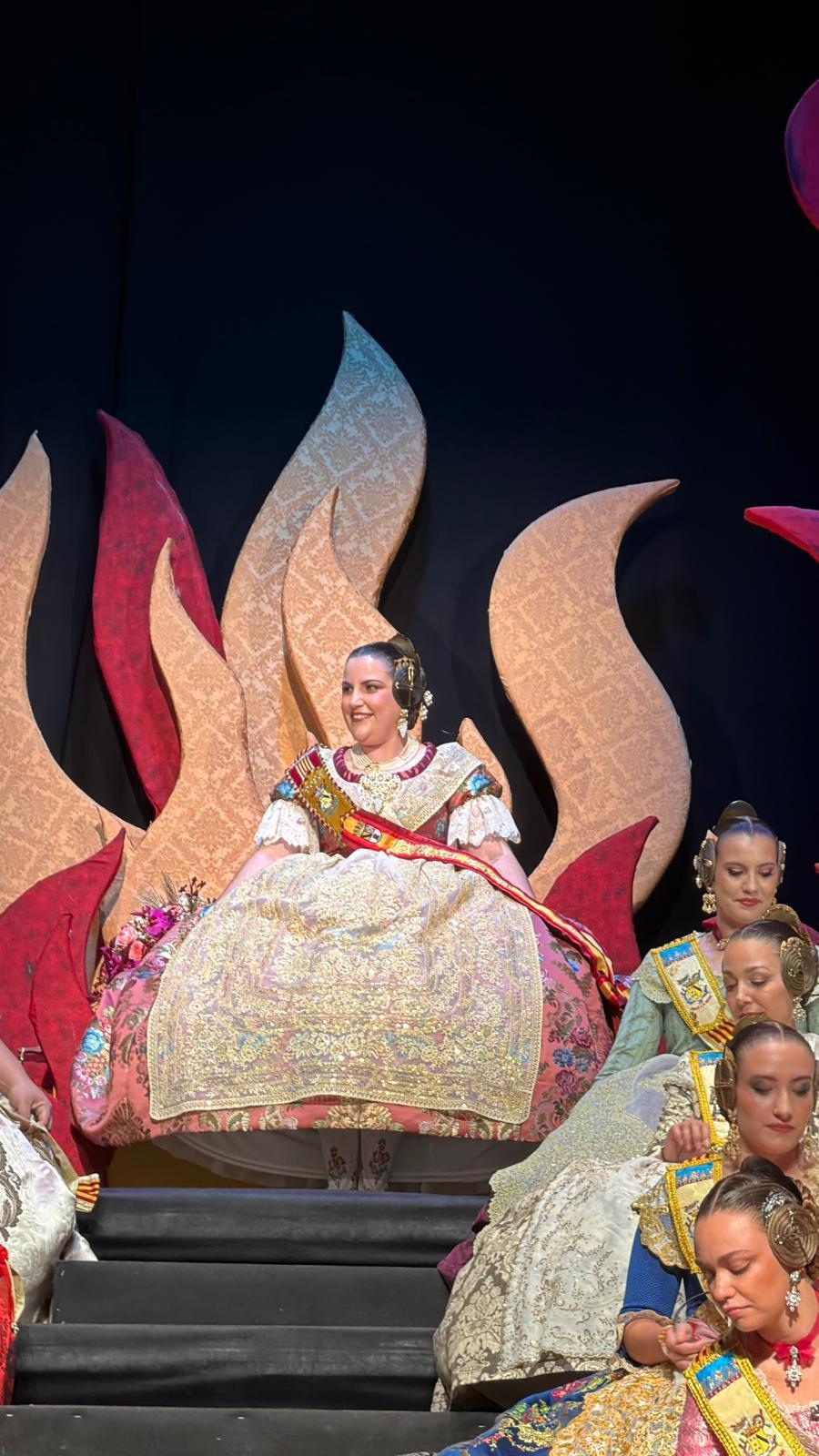 Baix la Mar viu la seua nit amb Neus Moncho Baix la Mar viu la seua nit amb Neus Moncho