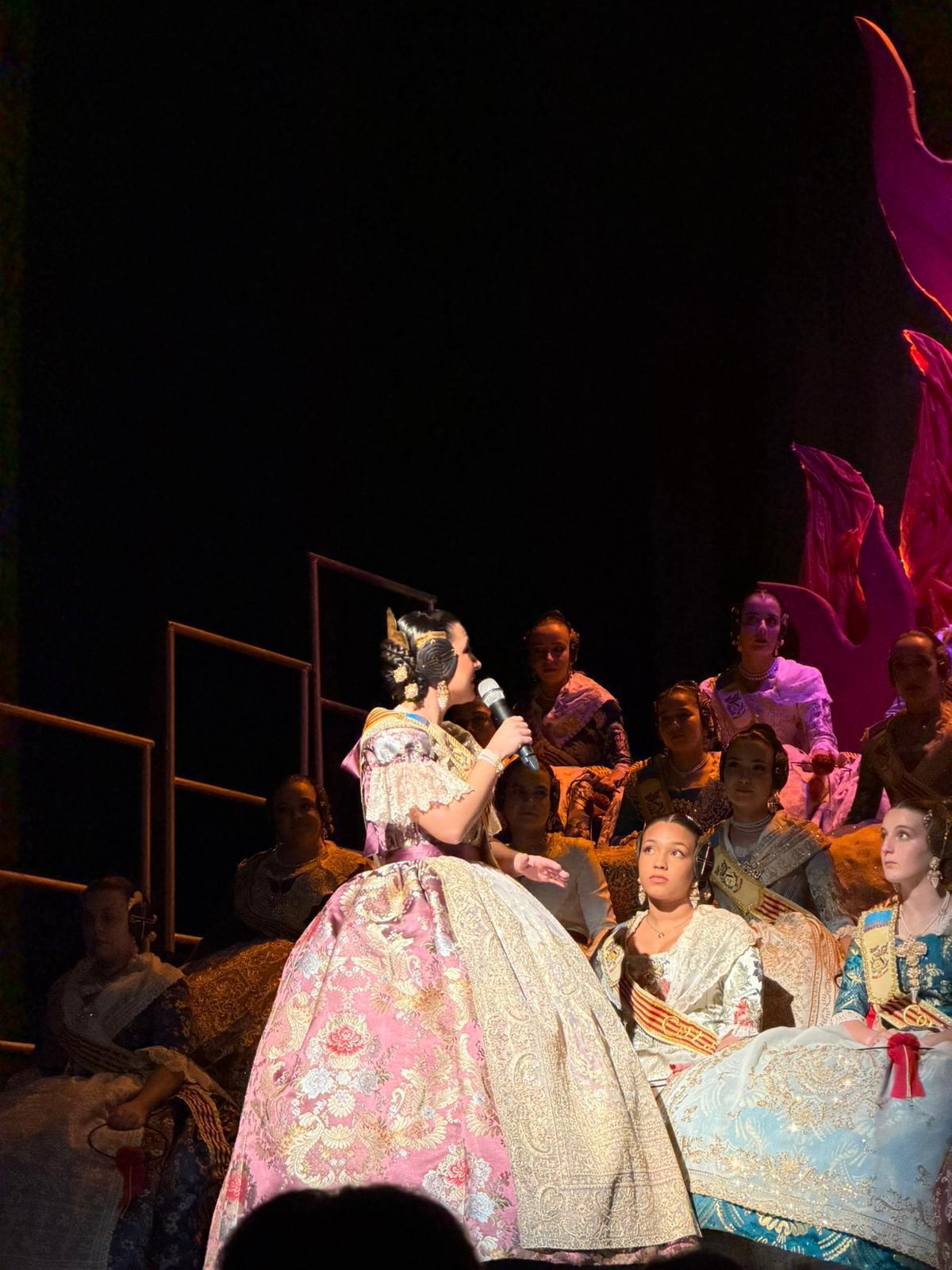 Baix la Mar viu la seua nit amb Neus Moncho Baix la Mar viu la seua nit amb Neus Moncho