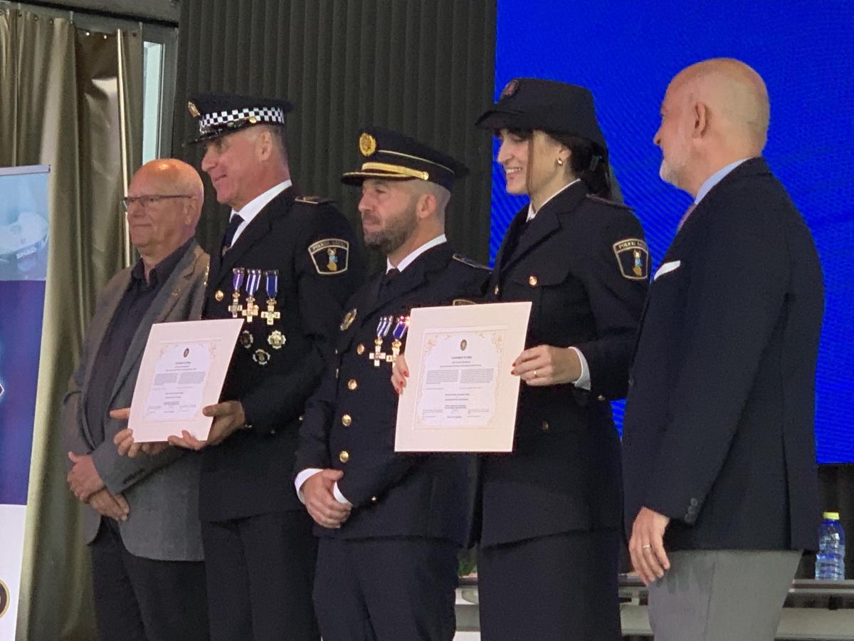 Dénia homenajea a los policías ejemplares y a Matria en el Día Nacional de la Policía Local Dénia homenajea a los policías ejemplares y a Matria en el Día Nacional de la Policía Local