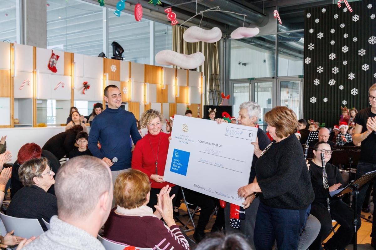 El concierto de la Banda Infantil y Juvenil de Dénia recauda 1.206 € por Amunt contra el Càncer