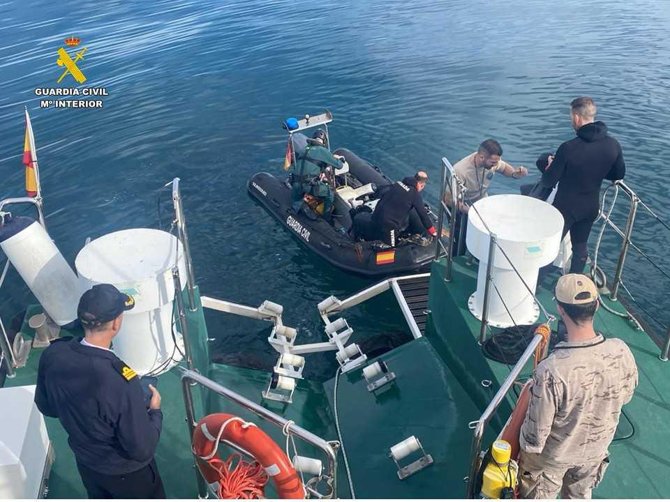 Buceadores de la Armada desactivan un proyectil de la Guerra Civil en la playa Albaranes de Dénia Buceadores de la Armada desactivan un proyectil de la Guerra Civil en la playa Albaranes de Dénia