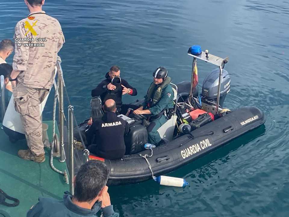 Buceadores de la Armada desactivan un proyectil de la Guerra Civil en la playa Albaranes de Dénia Buceadores de la Armada desactivan un proyectil de la Guerra Civil en la playa Albaranes de Dénia