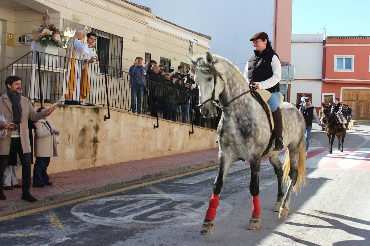 Sant Antoni y Sant Blai llenan las calles de Benitaxell de fiesta