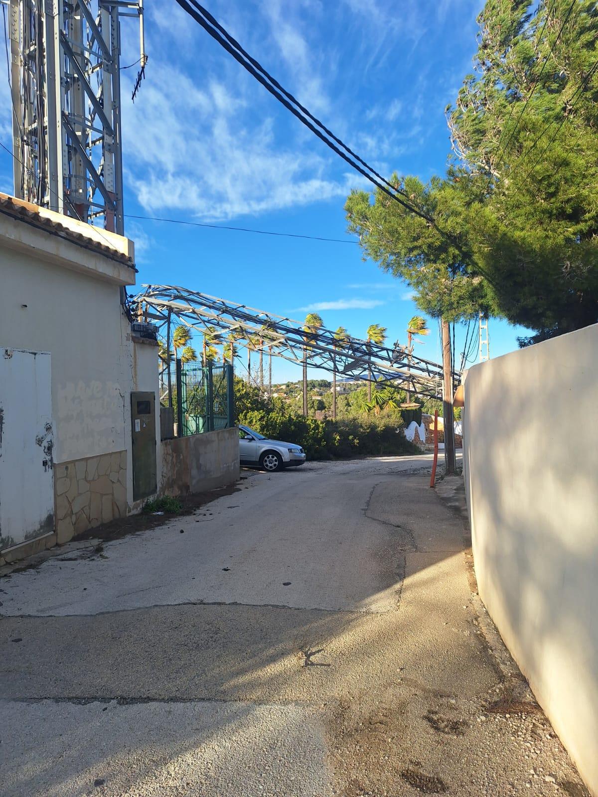 El fuerte viento parte un repetidor de Benissa El fuerte viento parte un repetidor de Benissa