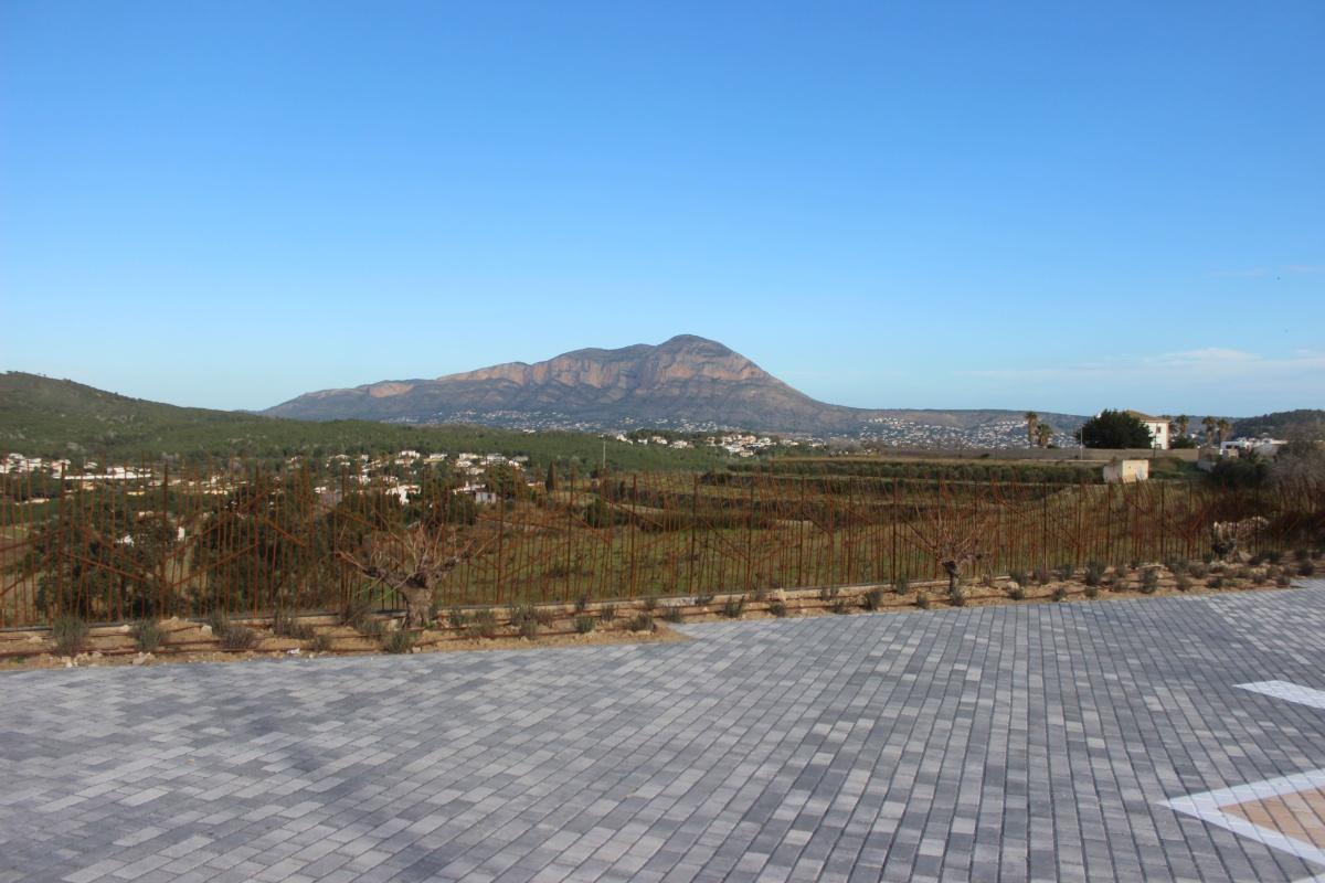 Benitatxell inaugura el nuevo parking El Mirador, con vistas a viñedos, montañas y el mar Benitatxell inaugura el nuevo parking El Mirador, con vistas a viñedos, montañas y el mar