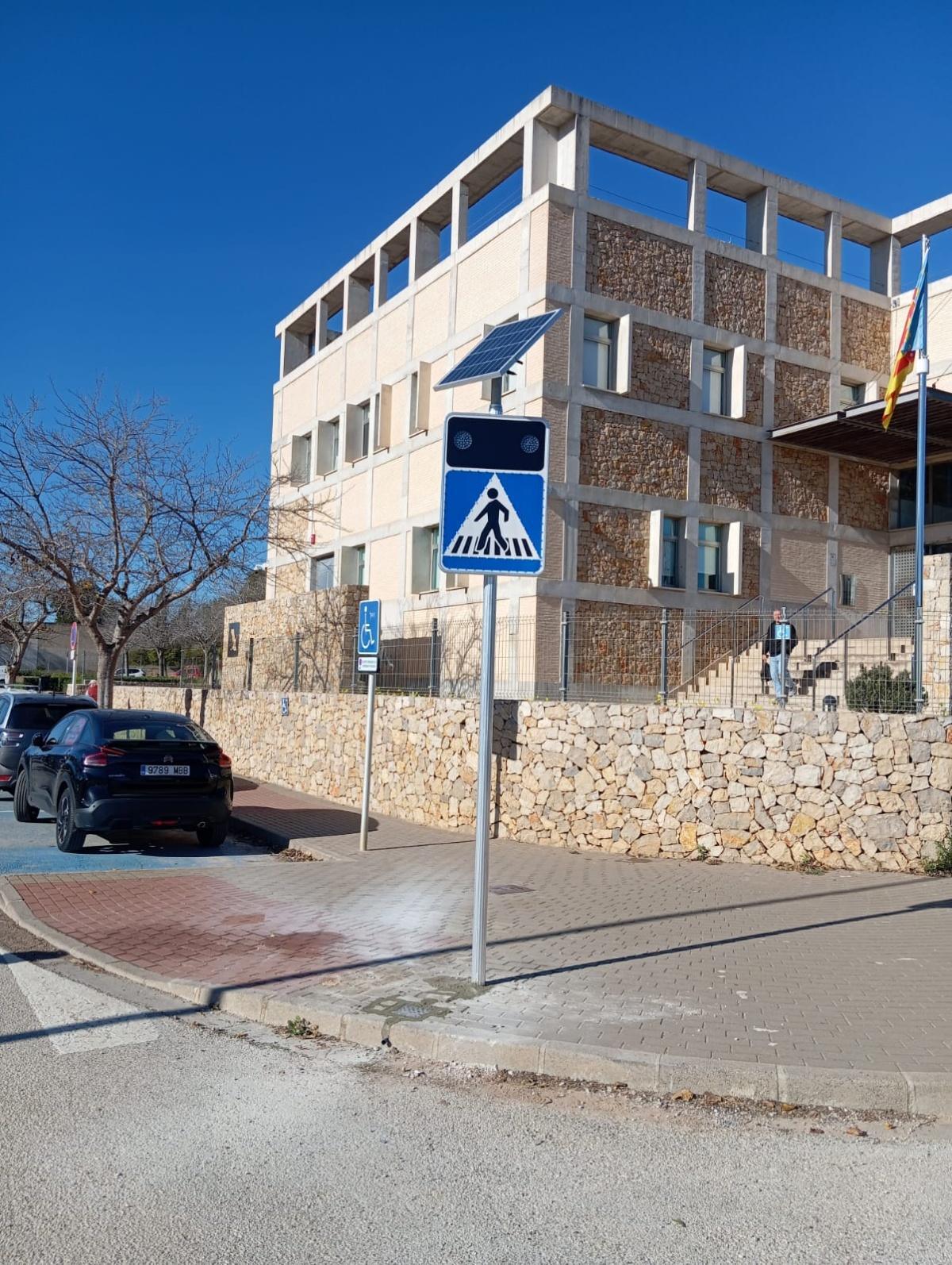 Dénia comienza la instalación de pasos de peatones inteligentes en 38 puntos estratégicos Dénia comienza la instalación de pasos de peatones inteligentes en 38 puntos estratégicos