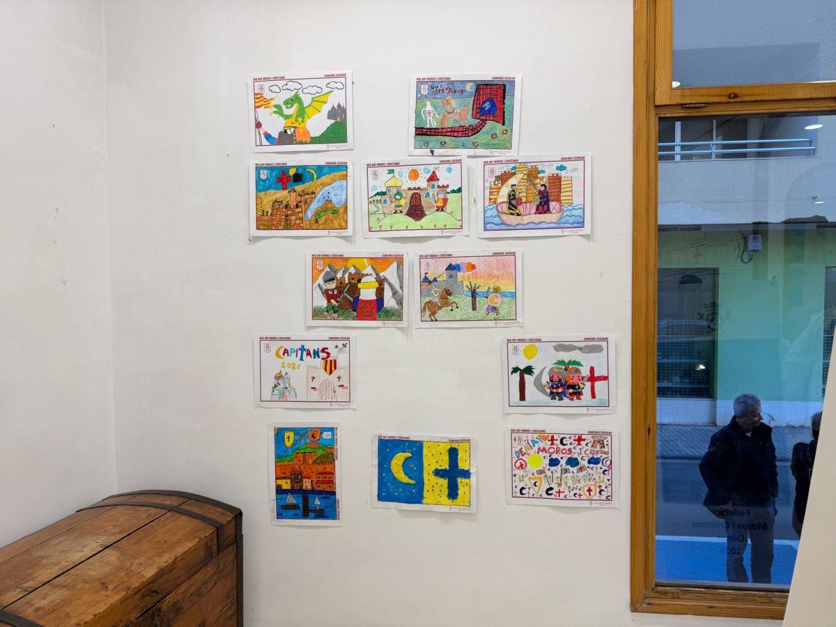 Inaugurada la exposición del Concurso de Dibujo de Mig Any de Moros y Cristianos de Dénia Inaugurada la exposición del Concurso de Dibujo de Mig Any de Moros y Cristianos de Dénia