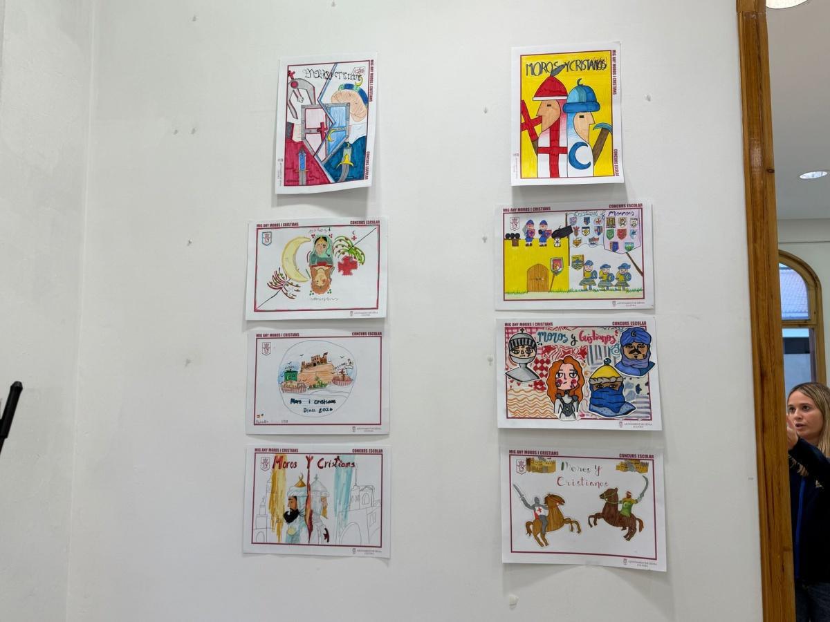 Inaugurada la exposición del Concurso de Dibujo de Mig Any de Moros y Cristianos de Dénia