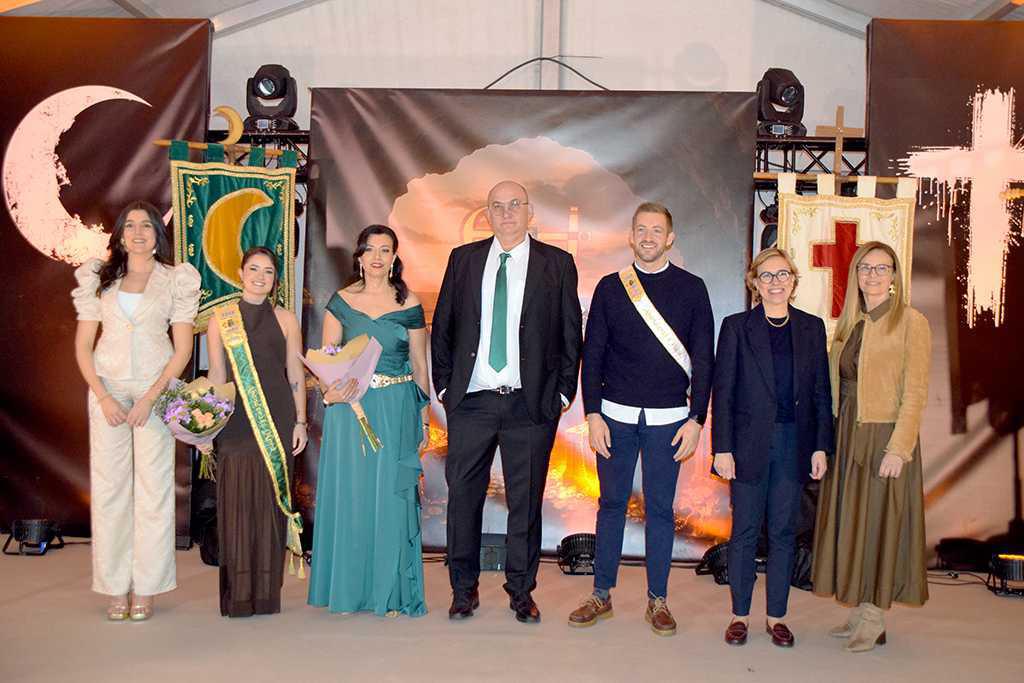 El Mig Any de Moros y Cristianos de Xàbia llena de color sus calles