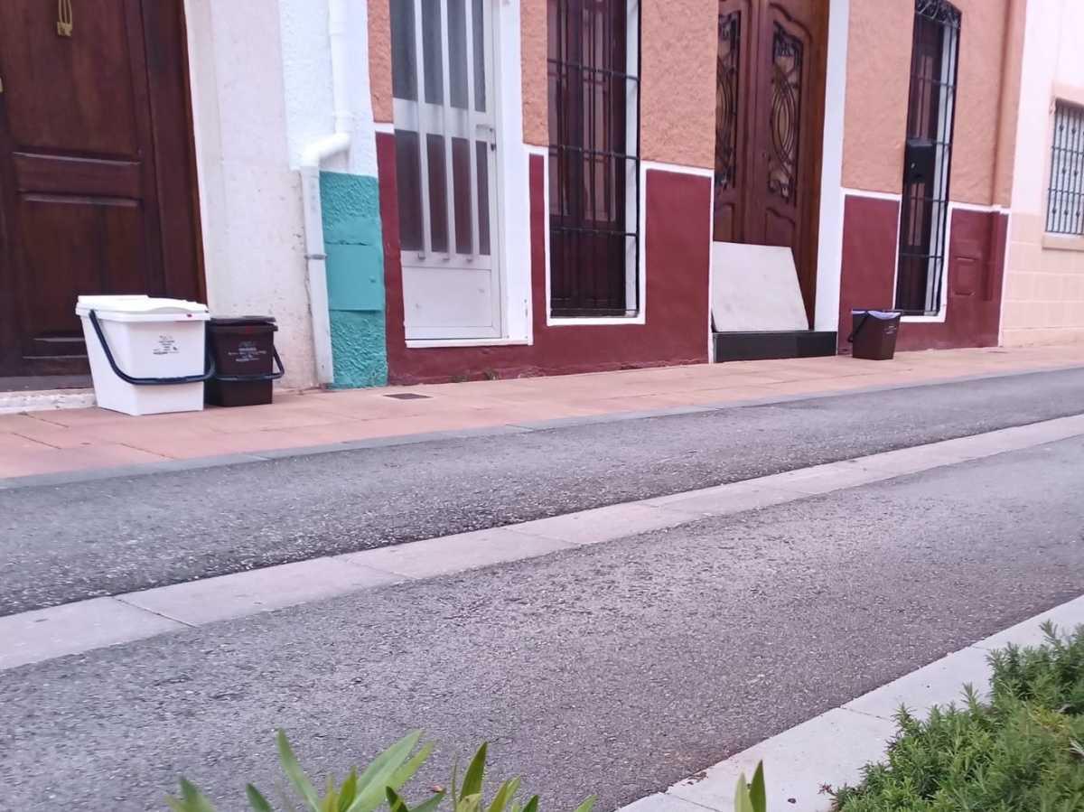 300 toneladas menos de residuos de resto y un notable aumento de la orgánica con el puerta a puerta de Benitatxell 300 toneladas menos de residuos de resto y un notable aumento de la orgánica con el puerta a puerta de Benitatxell