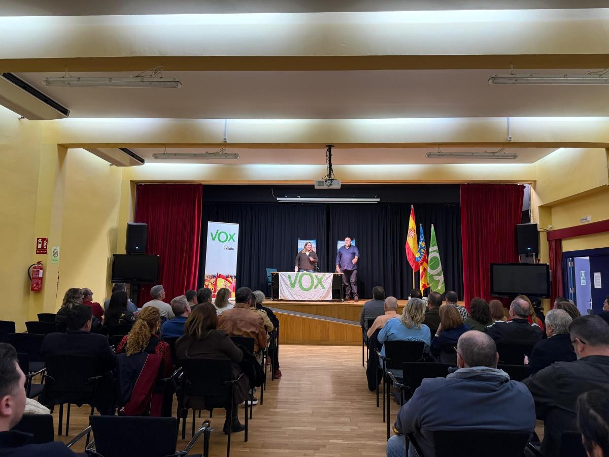 VOX Marina Alta reúne a simpatizantes y afiliados en un acto celebrado en Dénia VOX Marina Alta reúne a simpatizantes y afiliados en un acto celebrado en Dénia