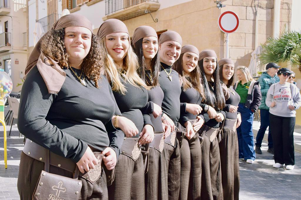 La Filà Fúries se suma a las fiestas de Moros i Cristians de Xàbia con una propuesta intensa y femenina La Filà Fúries se suma a las fiestas de Moros i Cristians de Xàbia con una propuesta intensa y femenina