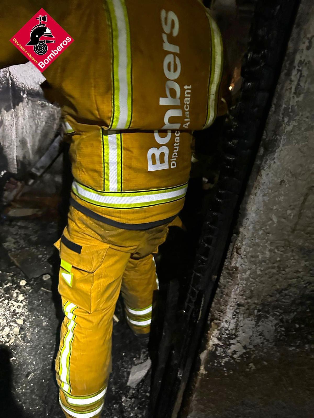 Fallecen dos personas en un incendio en un bloque de viviendas