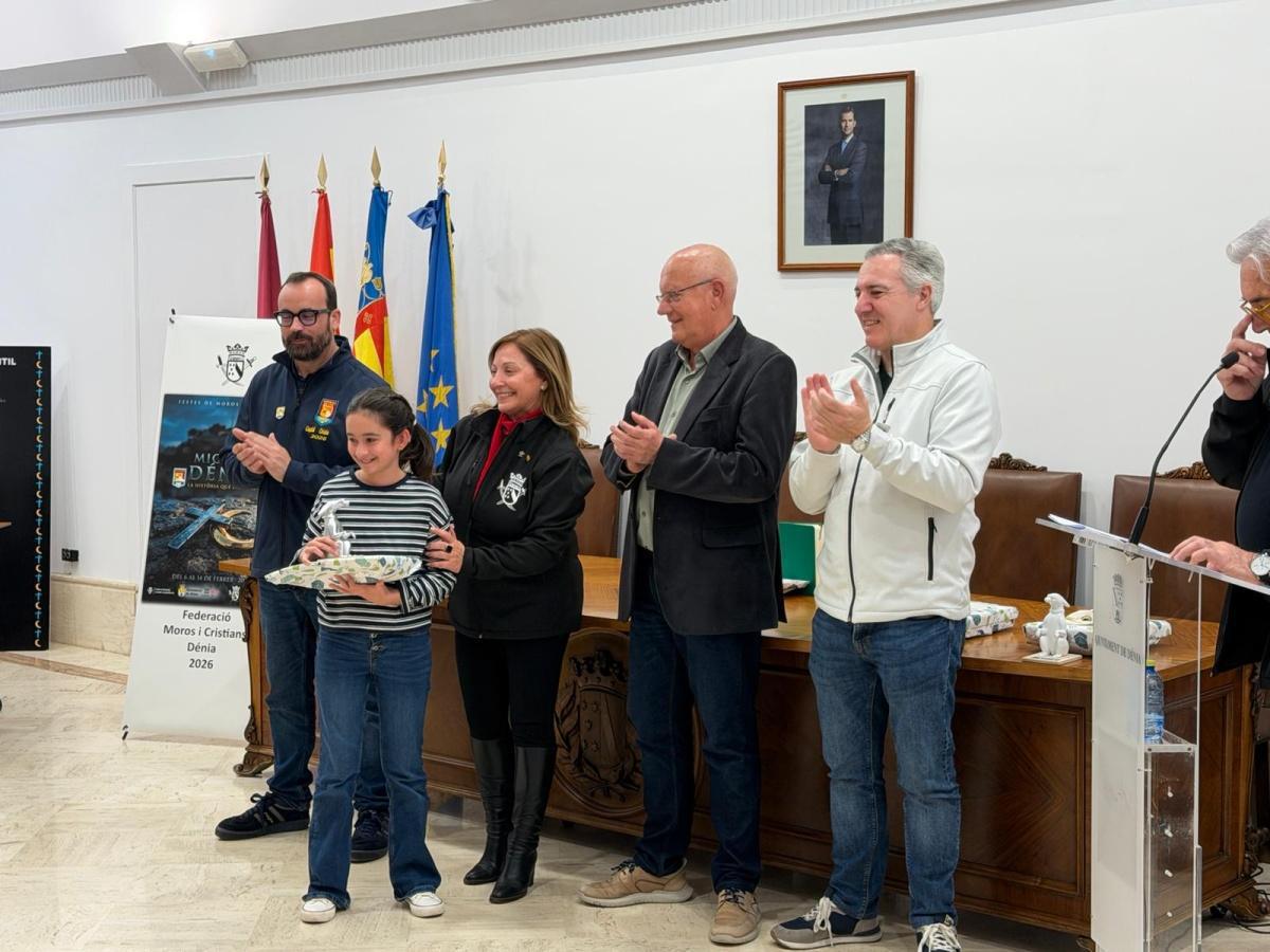 Los Moros y Cristianos de Dénia entregan los premios del Concurso de Pintura Los Moros y Cristianos de Dénia entregan los premios del Concurso de Pintura