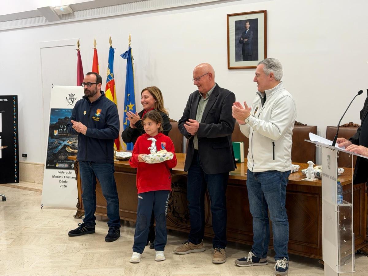 Los Moros y Cristianos de Dénia entregan los premios del Concurso de Pintura Los Moros y Cristianos de Dénia entregan los premios del Concurso de Pintura