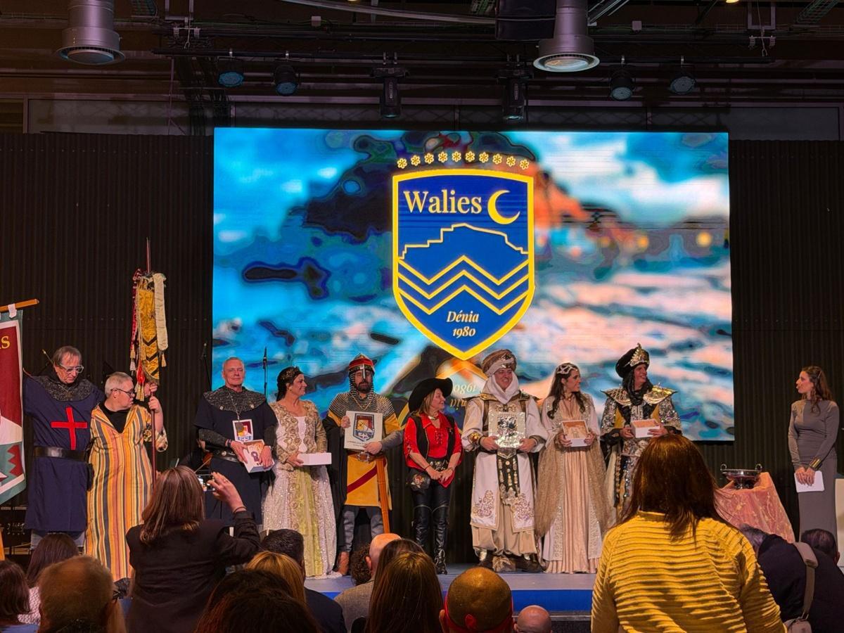 El Mig Any de Moros y Cristianos de Dénia acoge la presentación oficial de los cargos 2026 El Mig Any de Moros y Cristianos de Dénia acoge la presentación oficial de los cargos 2026