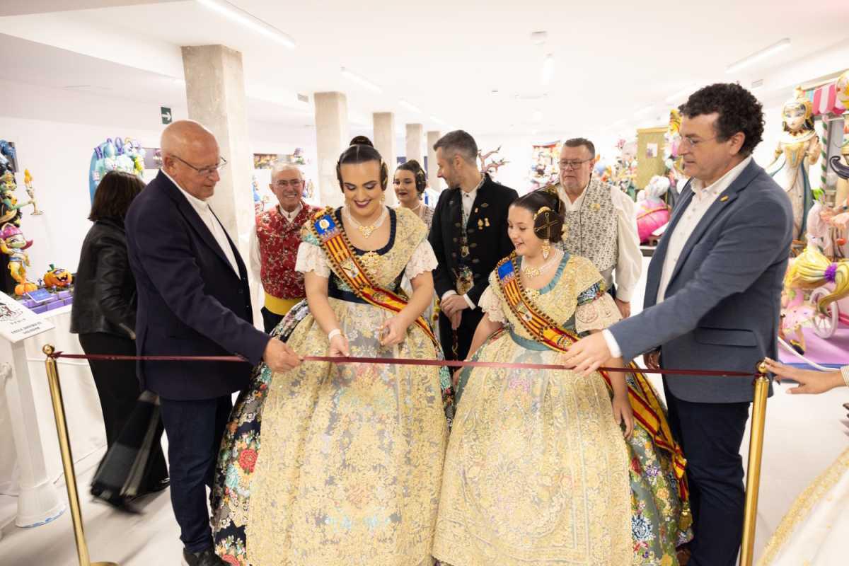 Creatividad y sátira inauguran la Exposición del Ninot en Dénia Creatividad y sátira inauguran la Exposición del Ninot en Dénia