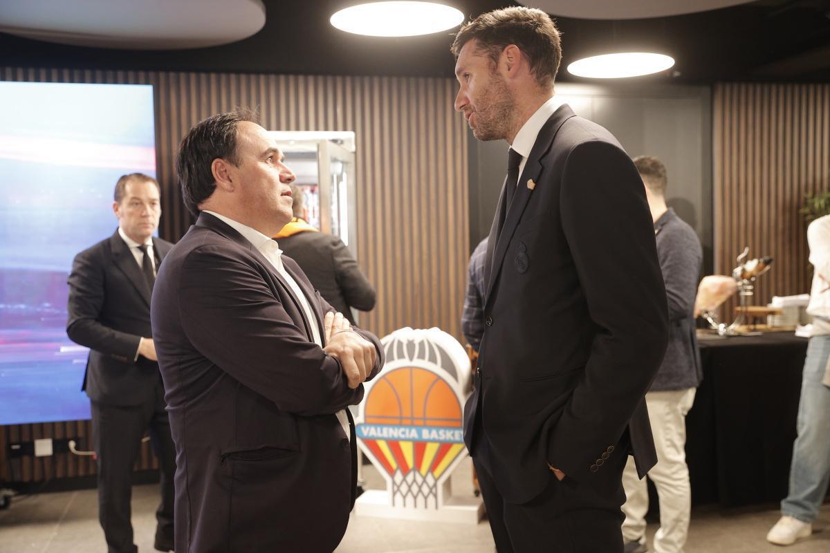 Pérez Llorca presencia el encuentro de semifinales de la Copa del Rey de Baloncesto
