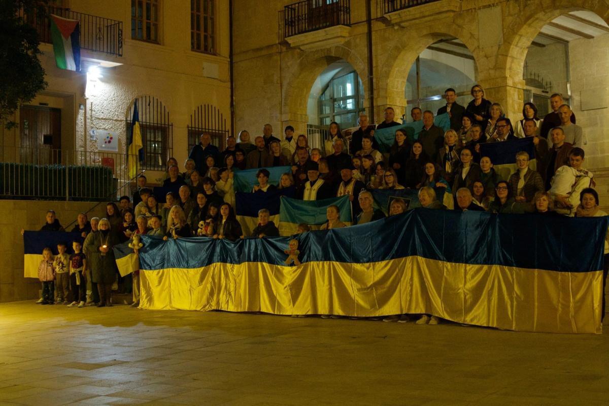 Marcha en Dénia por el futuro de los niños en Ucrania en el cuarto aniversario de la invasión rusa