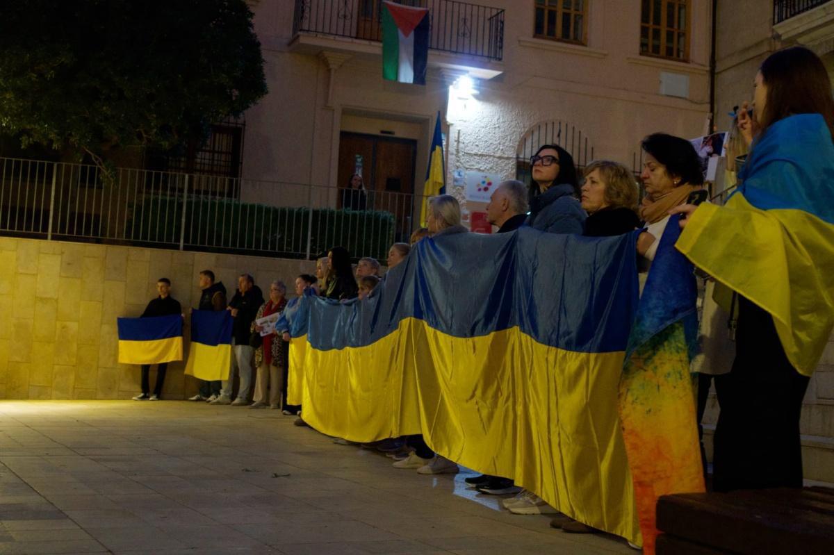 Marcha en Dénia por el futuro de los niños en Ucrania en el cuarto aniversario de la invasión rusa Marcha en Dénia por el futuro de los niños en Ucrania en el cuarto aniversario de la invasión rusa