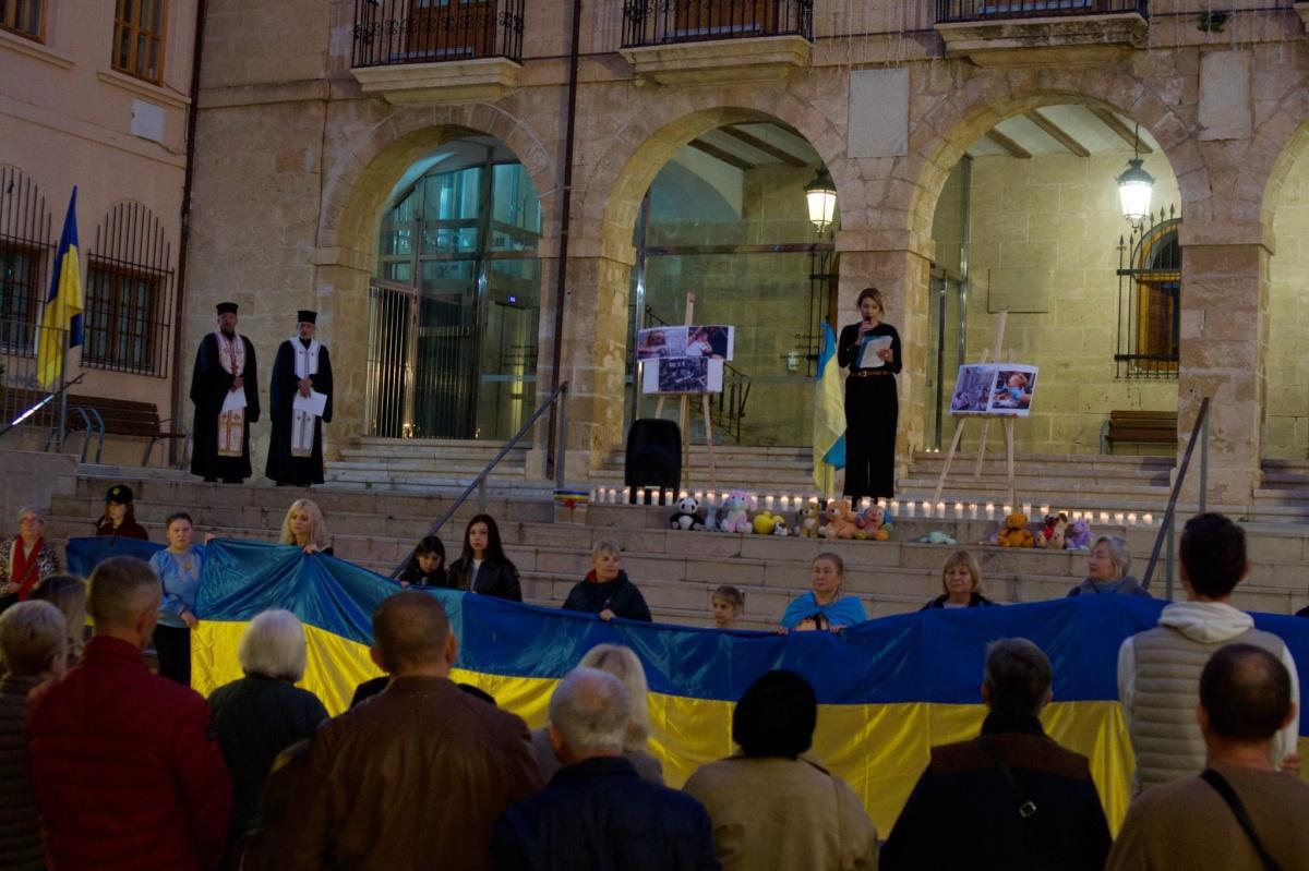 Marcha en Dénia por el futuro de los niños en Ucrania en el cuarto aniversario de la invasión rusa