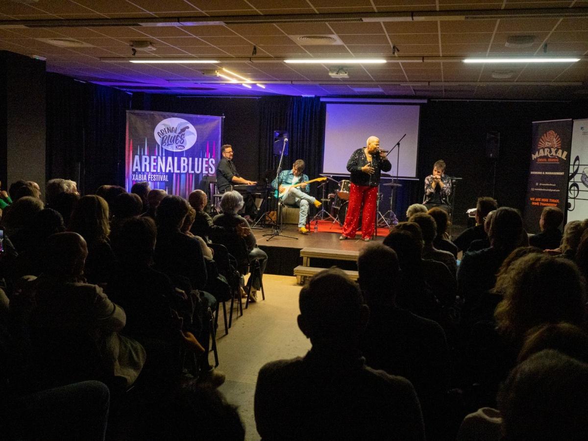Xàbia anuncia el Arenal Blues tras el lleno de Sheryl Youngblood y fija el festival del 23 al 26 de abril