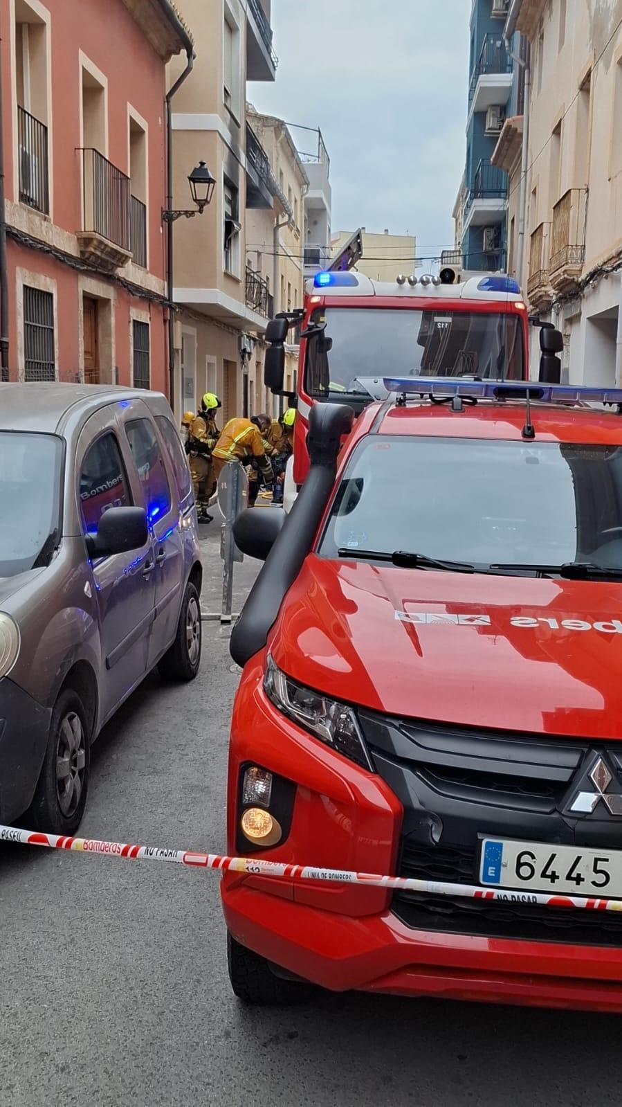 Desalojada una finca de la calle Pare Pere de Dénia por un incendio Desalojada una finca de la calle Pare Pere de Dénia por un incendio
