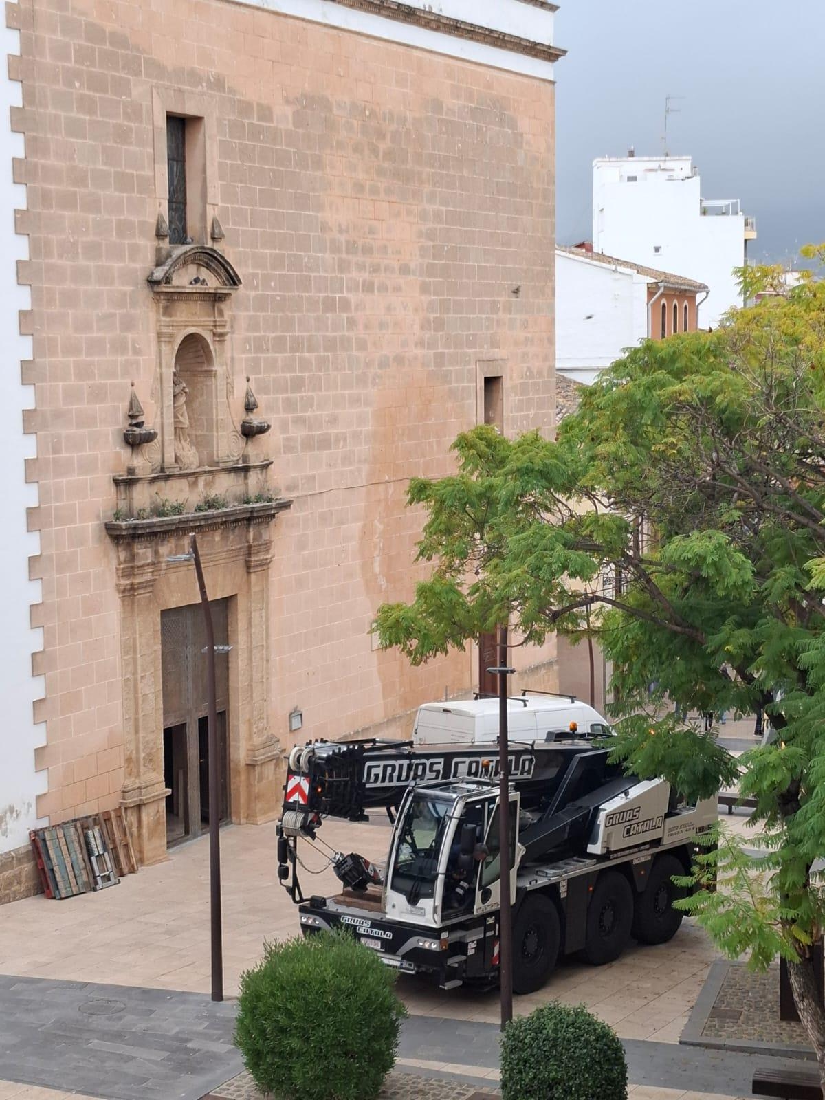 Gran expectación con la bajada de M. Victoria, la campana de la Iglesia de La Asunción de Dénia Gran expectación con la bajada de M. Victoria, la campana de la Iglesia de La Asunción de Dénia