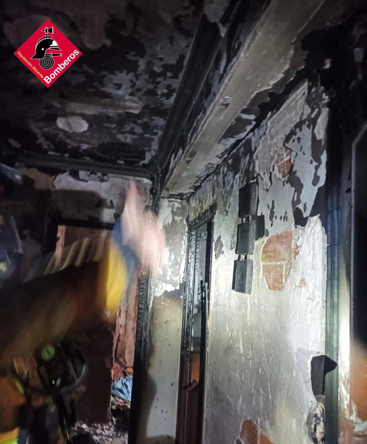 De las cenizas a la esperanza: piden ayuda tras perder su casa en Dénia