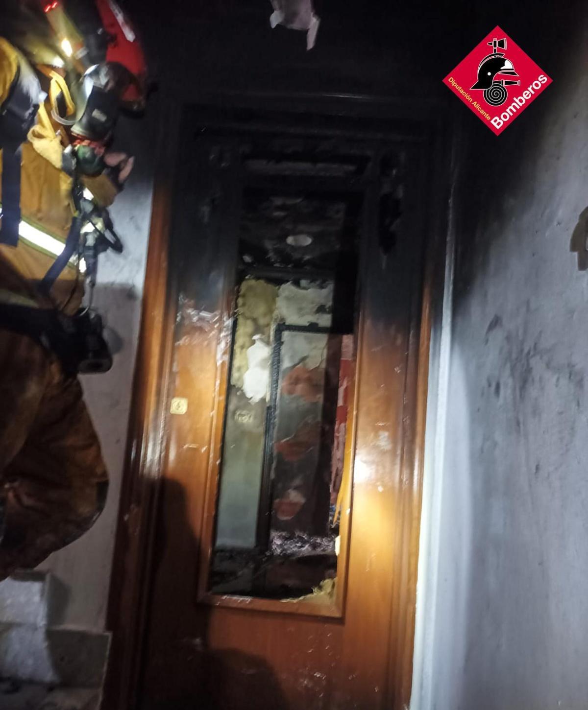 De las cenizas a la esperanza: piden ayuda tras perder su casa en Dénia De las cenizas a la esperanza: piden ayuda tras perder su casa en Dénia