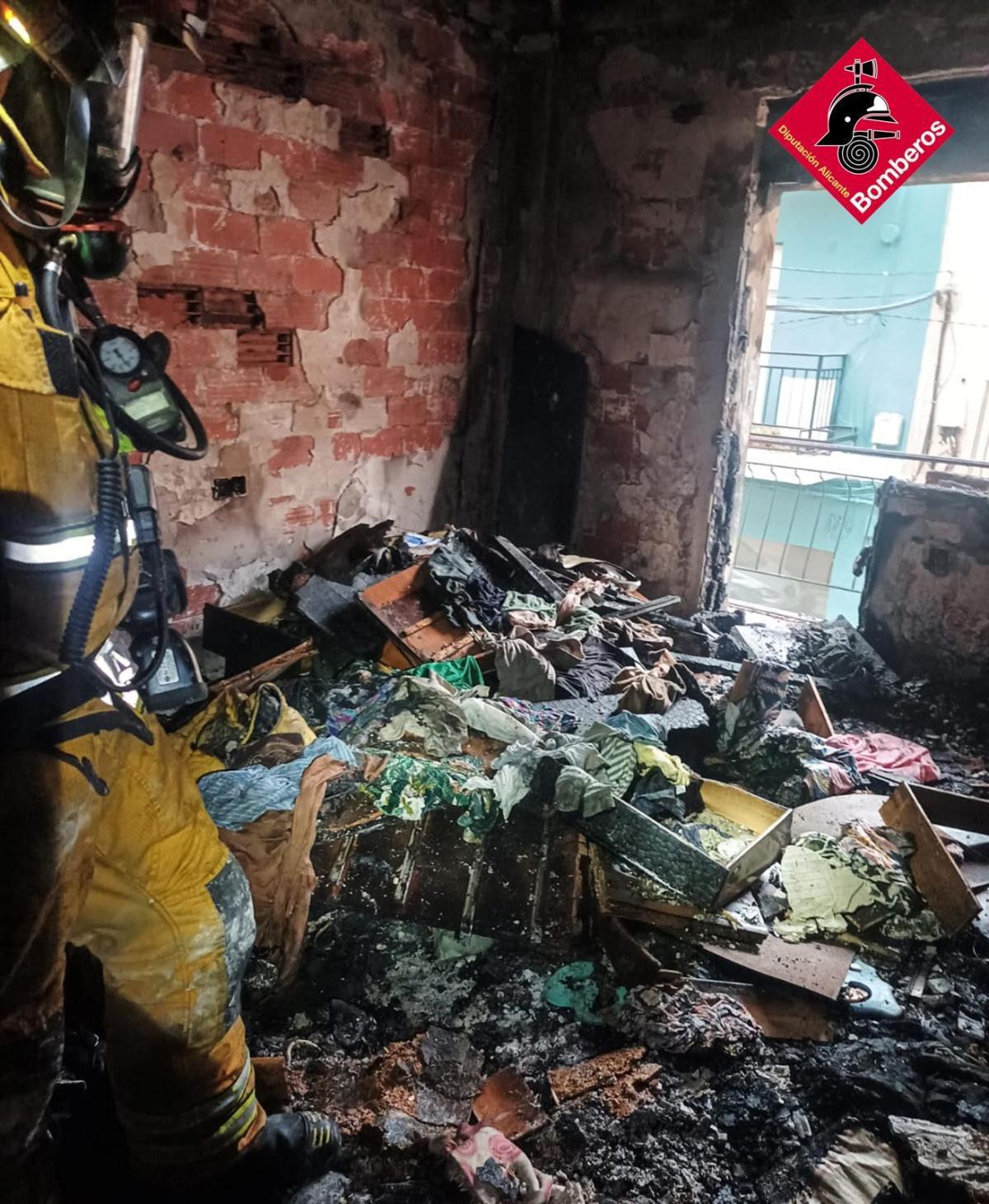 De las cenizas a la esperanza: piden ayuda tras perder su casa en Dénia