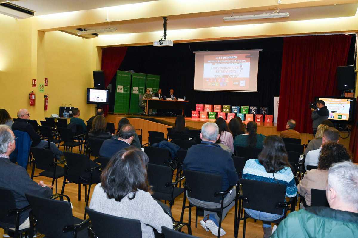 UNED Dénia celebra el XII Seminario de Estudiantes para visibilizar investigaciones de fin de grado y máster UNED Dénia celebra el XII Seminario de Estudiantes para visibilizar investigaciones de fin de grado y máster