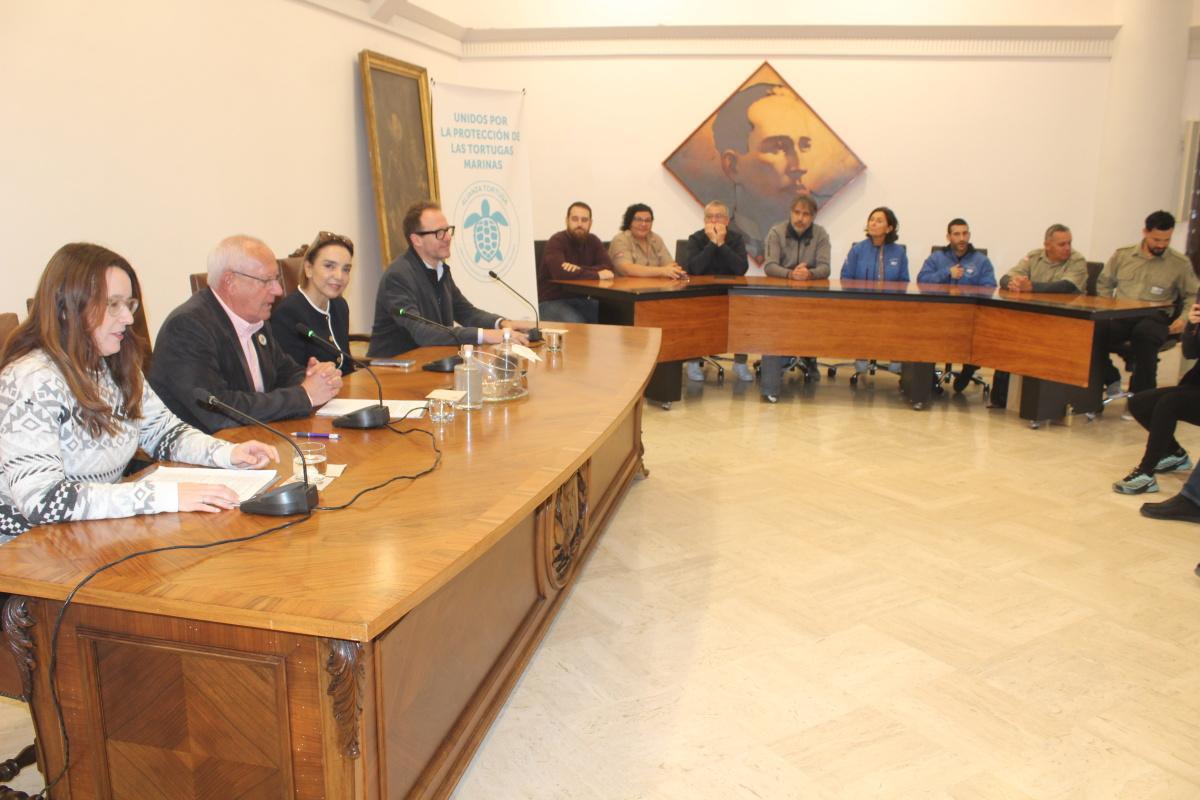Costa y Rica ya nadan por la bahía de Dénia