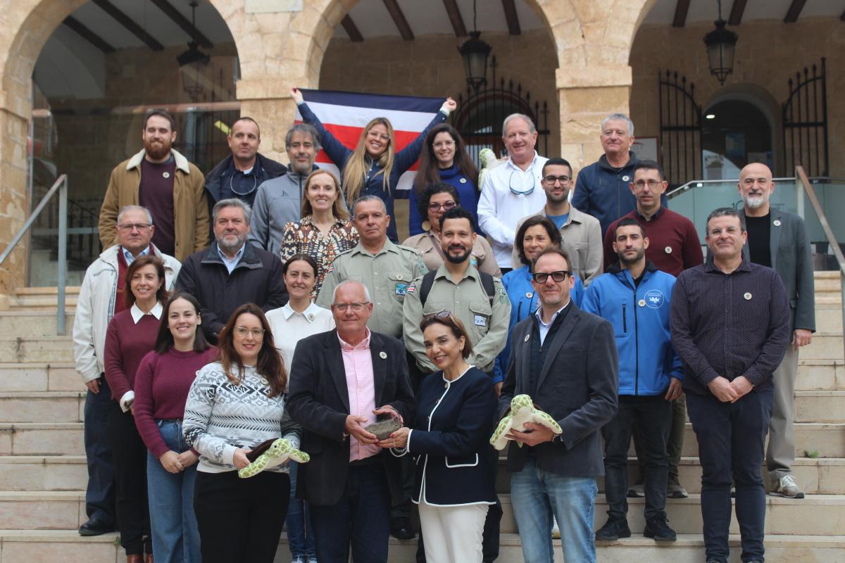 Costa y Rica ya nadan por la bahía de Dénia