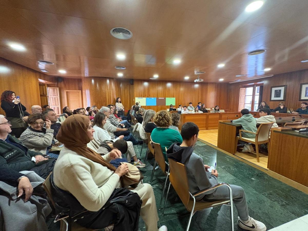 La infancia imagina la Xàbia del futuro en una sesión extraordinaria del Consell d’Infància