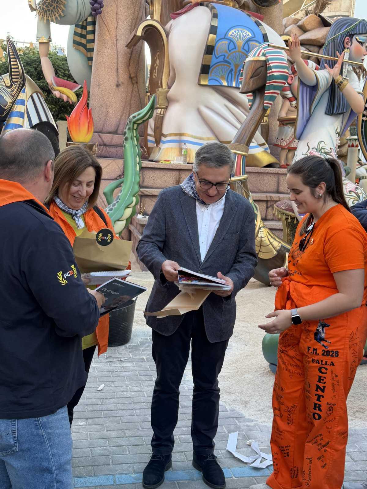 José Antonio Rovira visita Dénia junto al PP local para conocer la plantà de las Fallas José Antonio Rovira visita Dénia junto al PP local para conocer la plantà de las Fallas